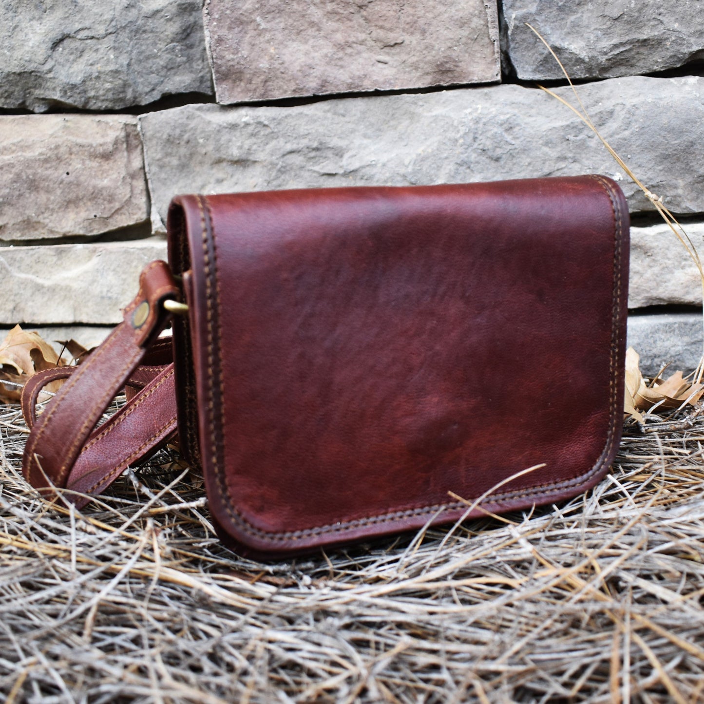 The Wanderer Leather Satchel - Small Misty Mountain Gaming