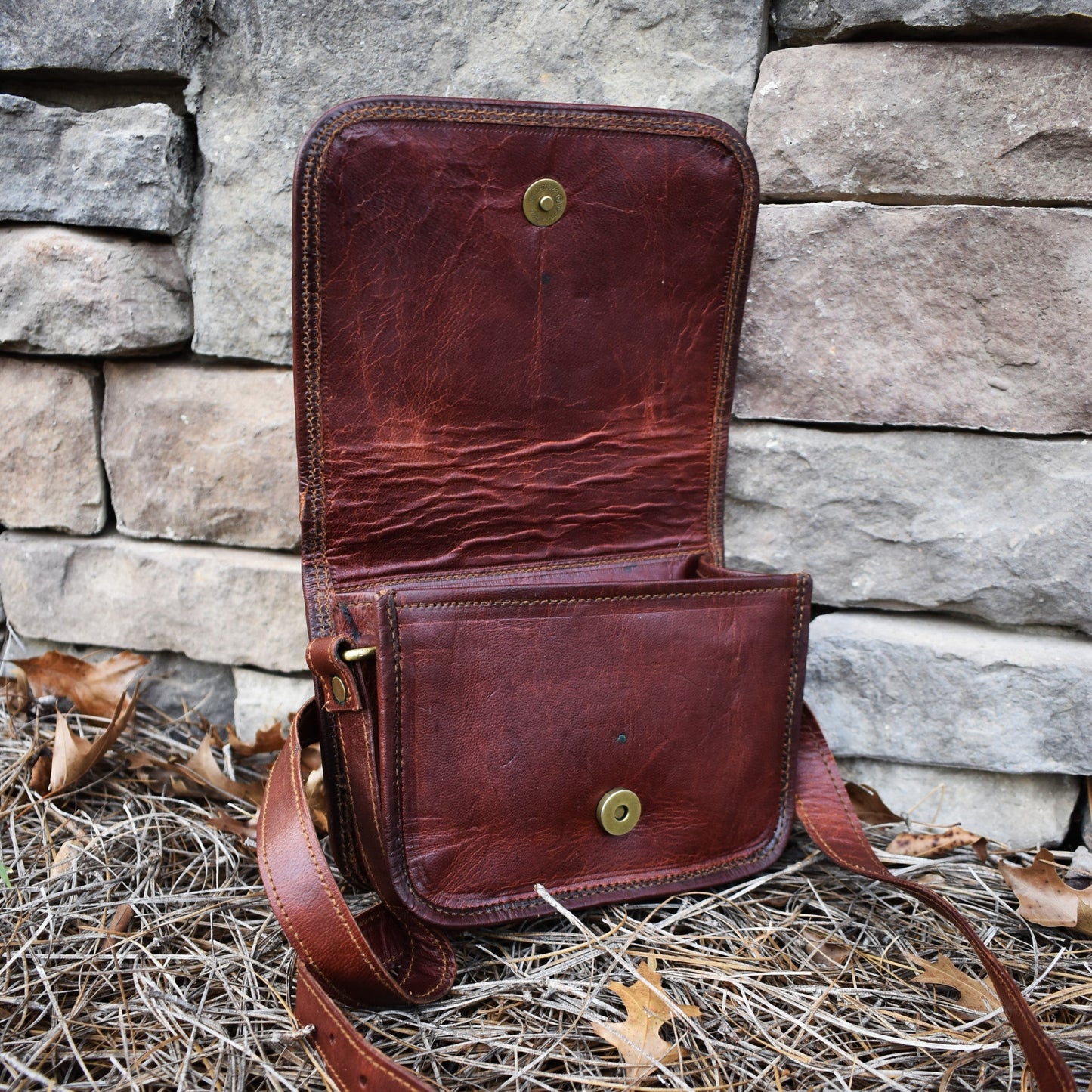 The Wanderer Leather Satchel - Small Misty Mountain Gaming