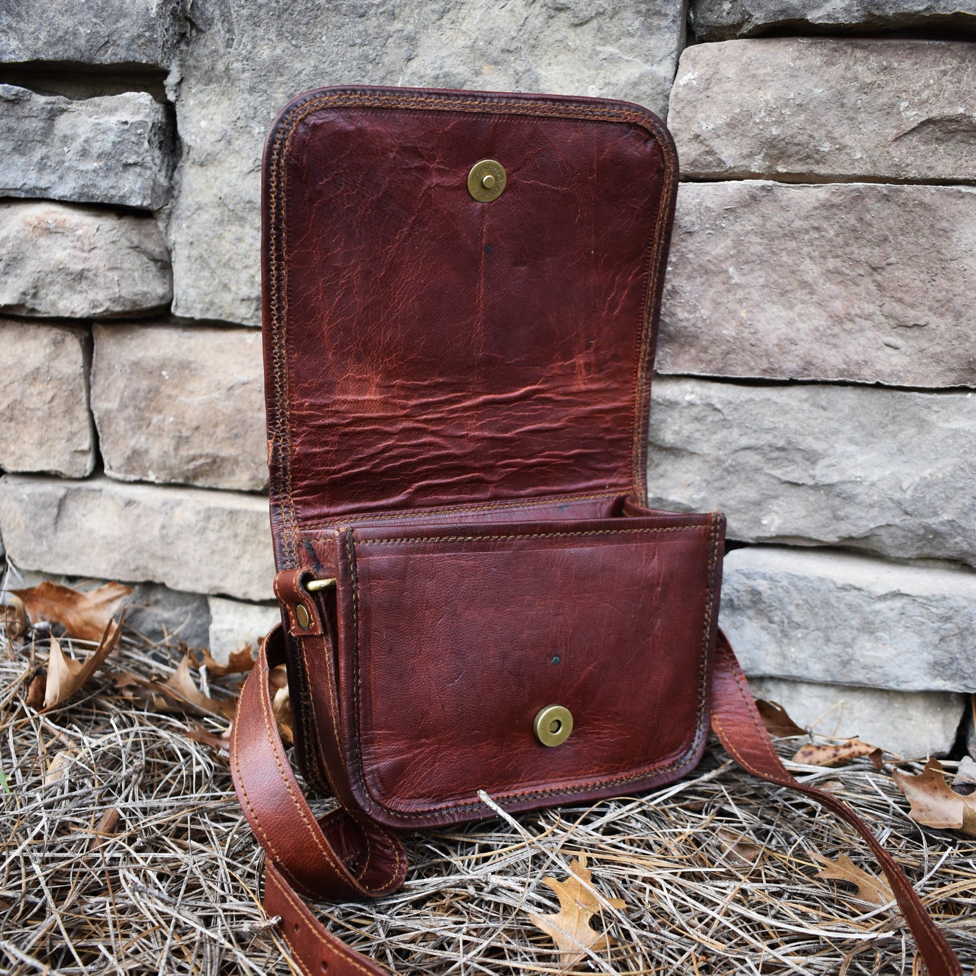 The Wanderer Leather Satchel - Small Misty Mountain Gaming